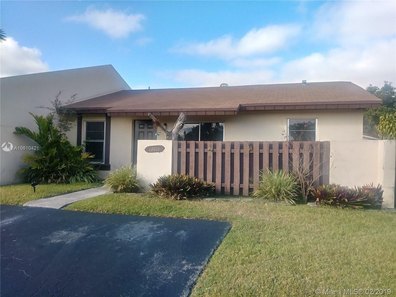 12011 Southwest 110th Street Circle North - Photo 3 of 9