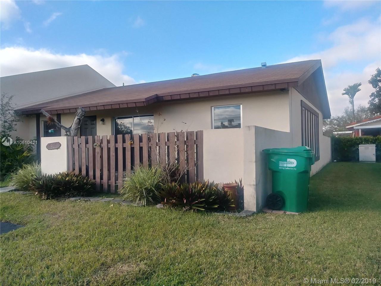 12011 Southwest 110th Street Circle North - Photo 2 of 9