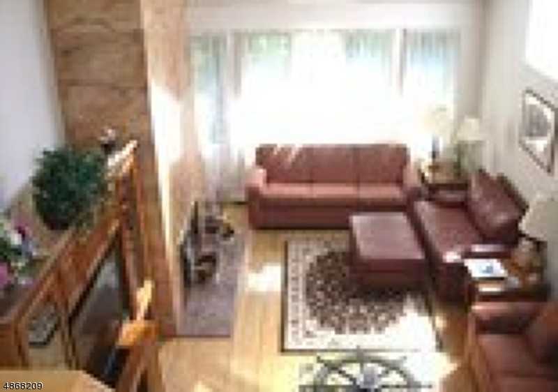 23 Pamrapo Ct W - Photo 3 of 11