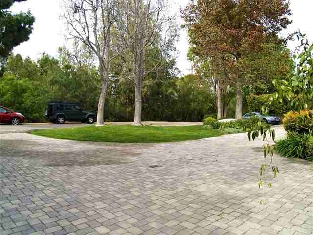 9 Middleridge Ln N - Photo 3 of 42