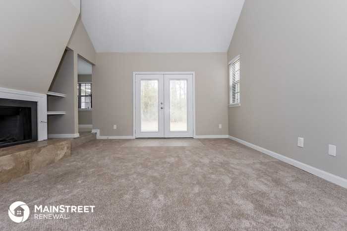 951 Forest Pointe Way - Photo 2 of 15