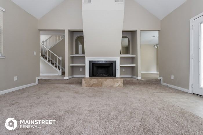 951 Forest Pointe Way - Photo 3 of 15