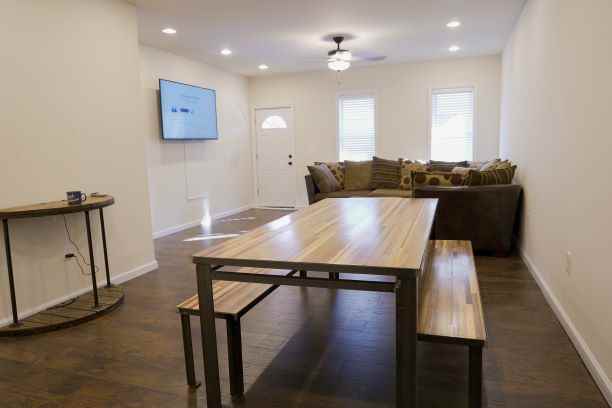 250 S Charlotte St - Photo 3 of 19