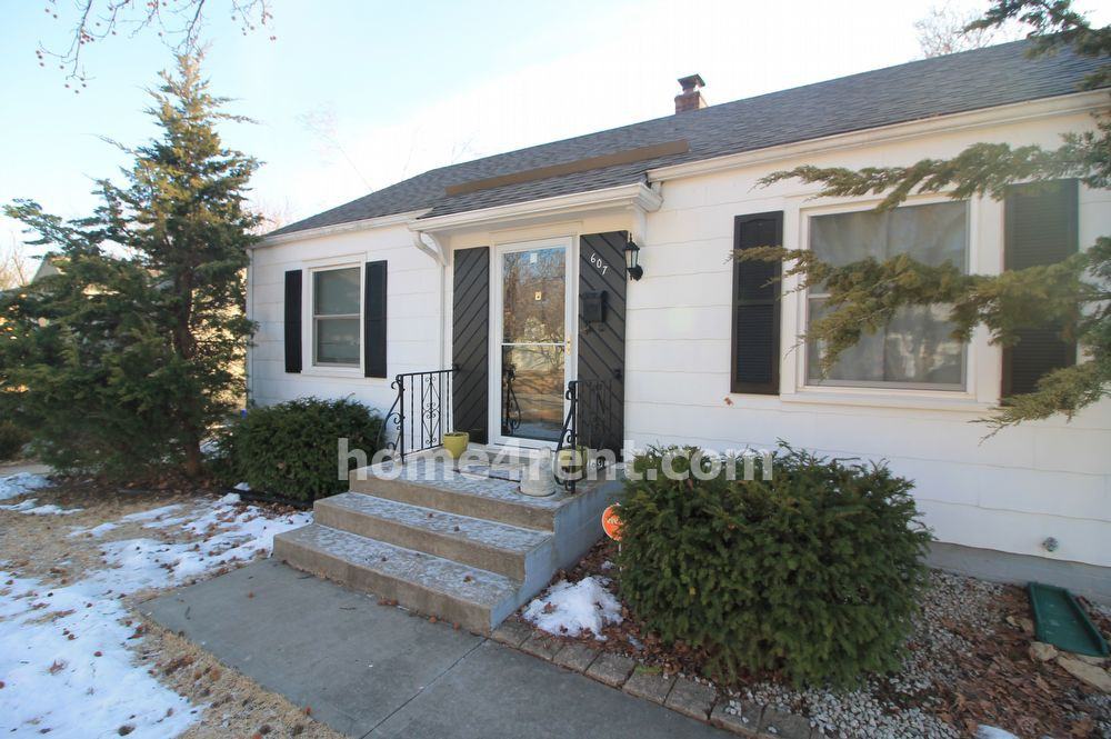 607 W 86th Terrace - Photo 2 of 19