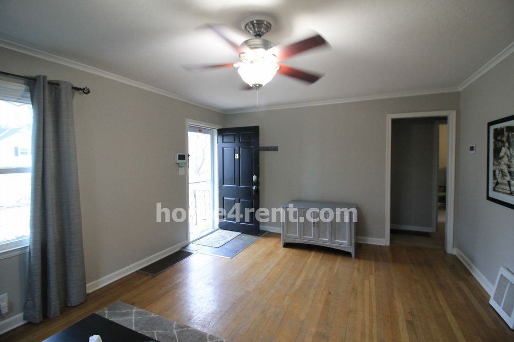 607 W 86th Terrace - Photo 3 of 19