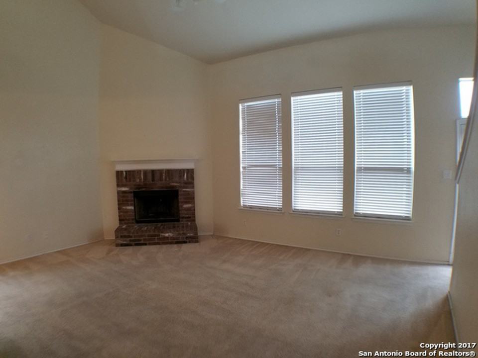 5708 Mahogany Bay - Photo 3 of 10
