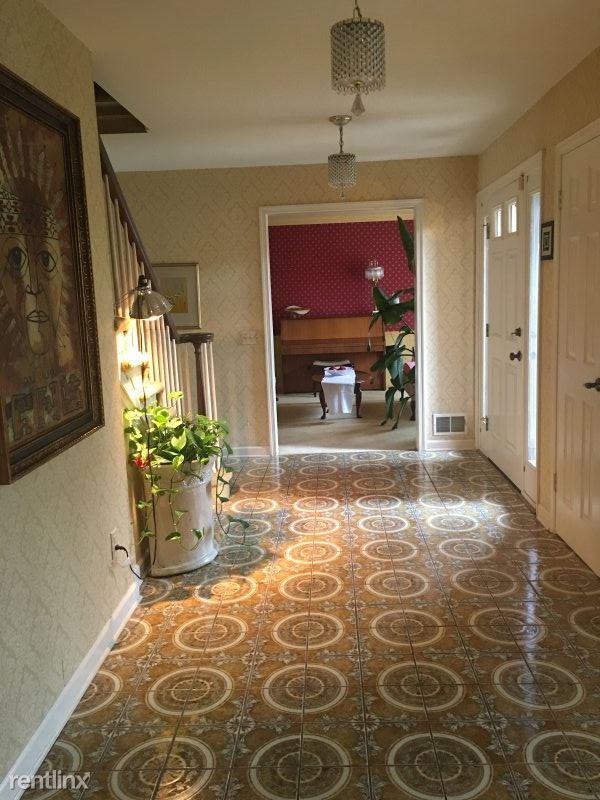 8806 Glade Hill Rd - Photo 3 of 21