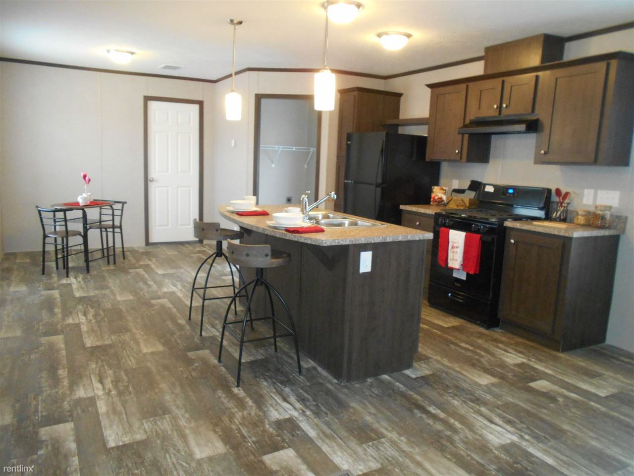 1107 White Oak E - Photo 2 of 9