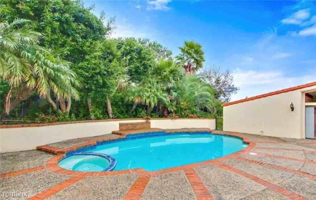 1808 Vía Coronel - Photo 2 of 20