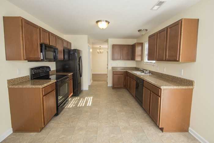 554 Buckhaven Way - Photo 2 of 8