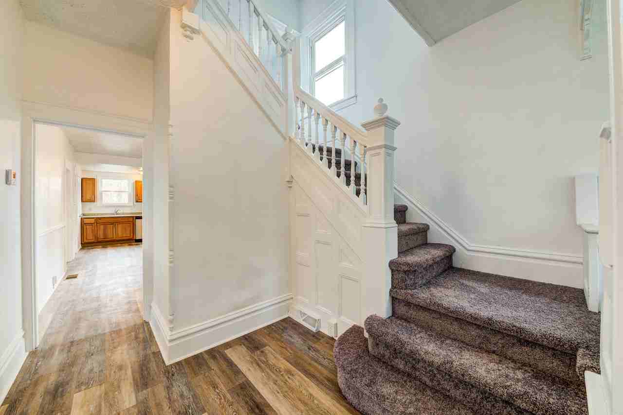 624 Eureka Street - Photo 3 of 27