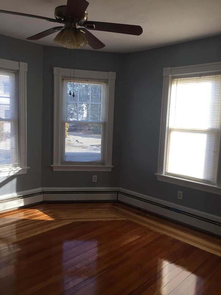 80 Waterman Ave - Photo 3 of 9