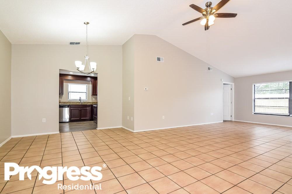 10912 Livingston Dr - Photo 3 of 15