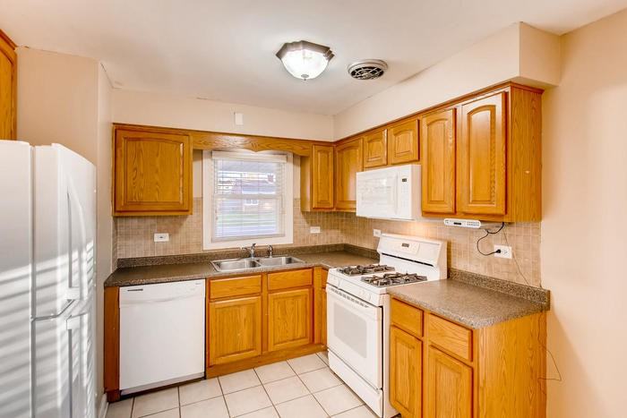 7319 W 114th St - Photo 2 of 16