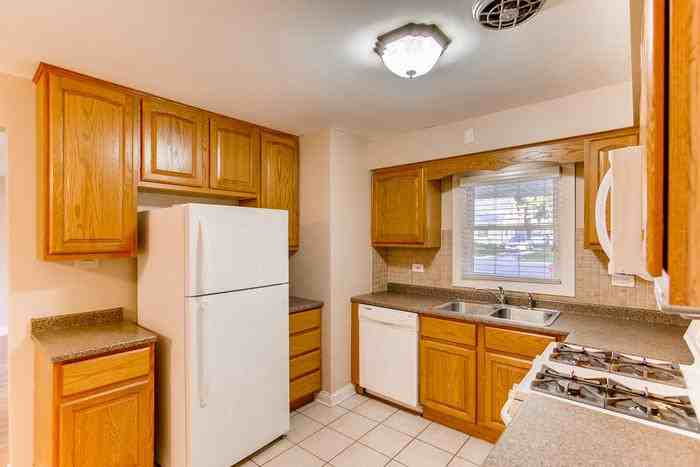 7319 W 114th St - Photo 3 of 16