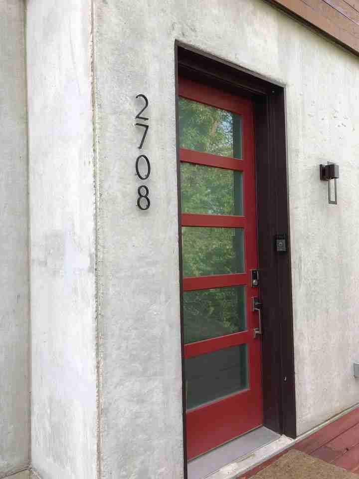 2708 Campbell St - Photo 2 of 24