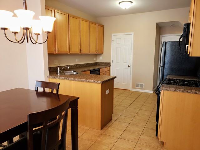 1022 Heron Cir - Photo 2 of 23