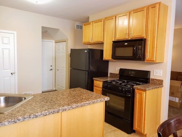 1022 Heron Cir - Photo 3 of 23