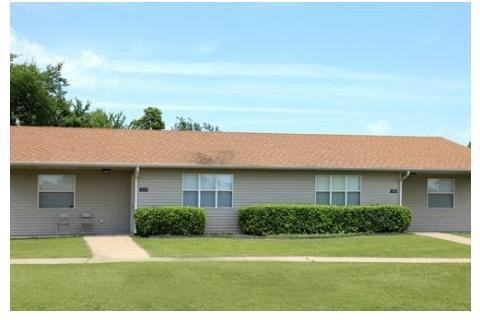 South 25th Place Apartments - Photo 3 of 6