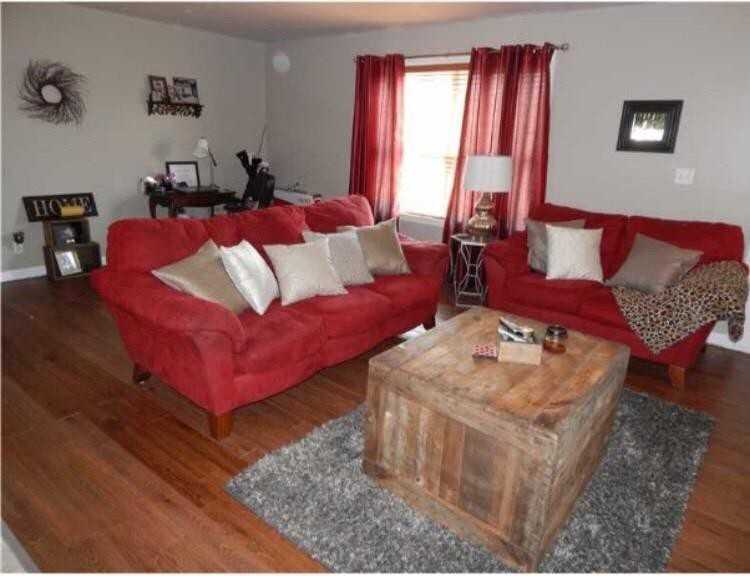 75 S Maiden St - Photo 2 of 5