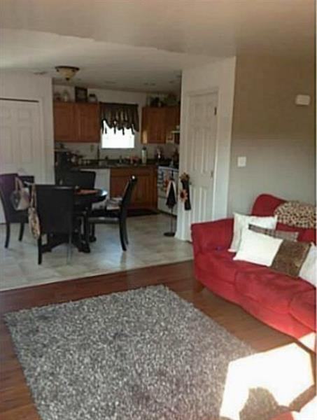 75 S Maiden St - Photo 3 of 5