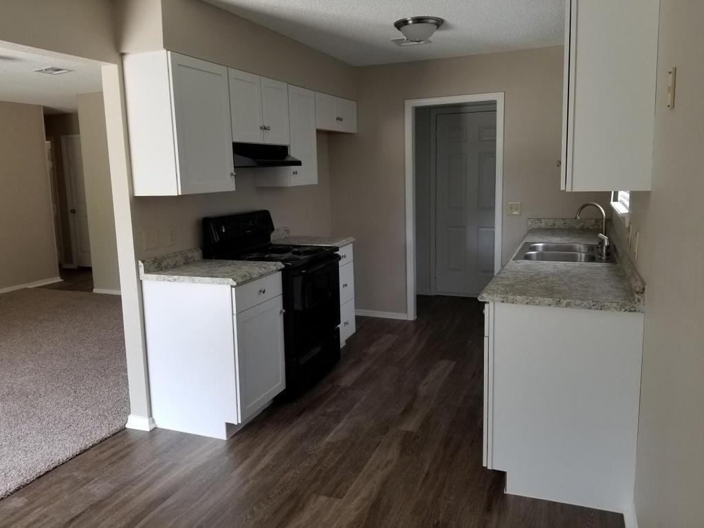 1811 S 142nd E Ave - Photo 2 of 12