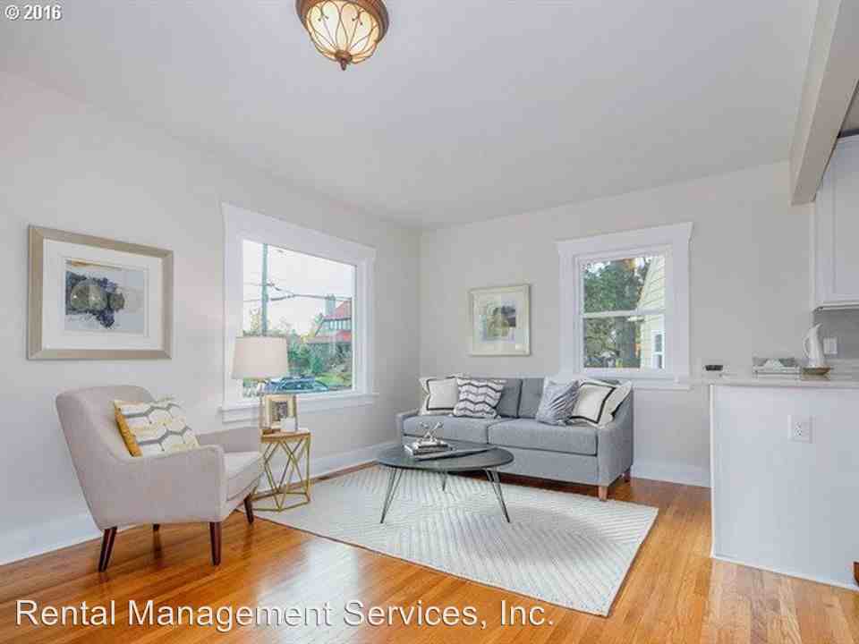 7009 NE Stanton St - Photo 3 of 11