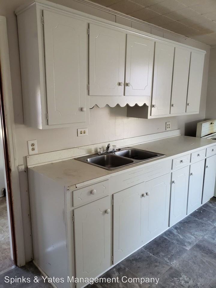 613 Wellington St - Photo 2 of 9