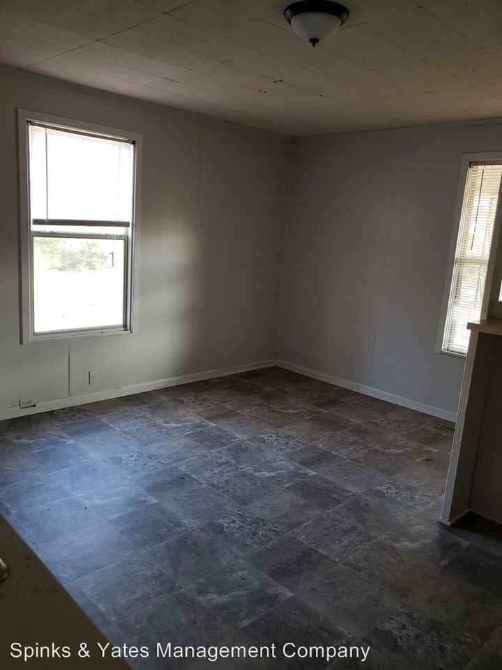 613 Wellington St - Photo 3 of 9