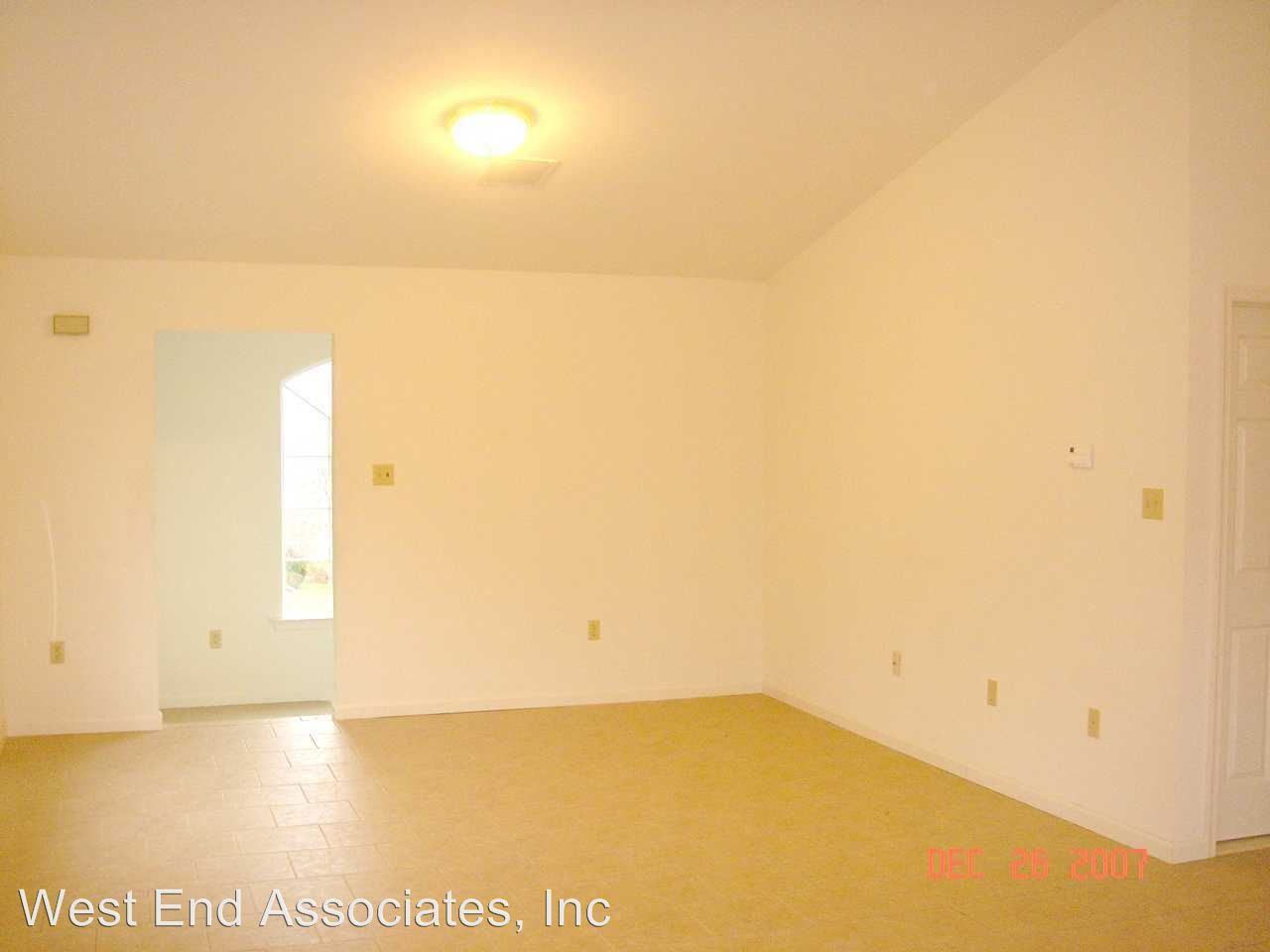 921 Juniata St - Photo 2 of 3