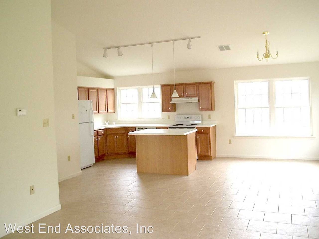 921 Juniata St - Photo 3 of 3