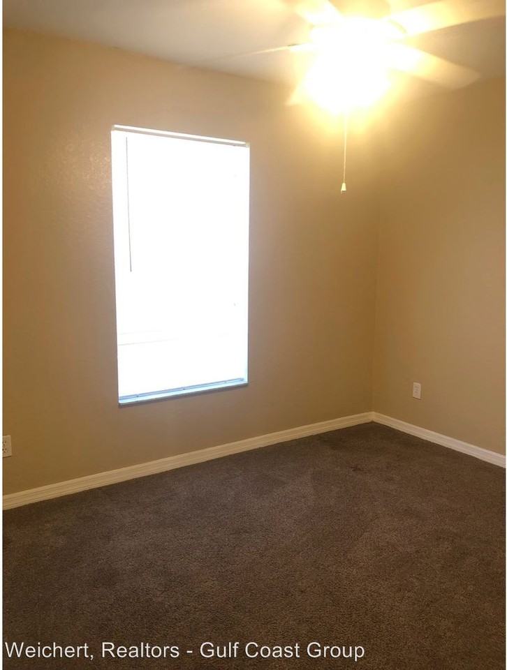 3206 51st St W - Photo 3 of 9