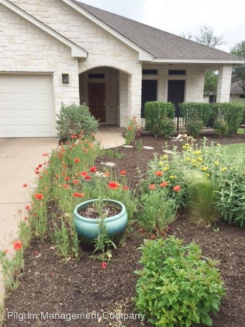 404 Sabine Dr - Photo 2 of 4