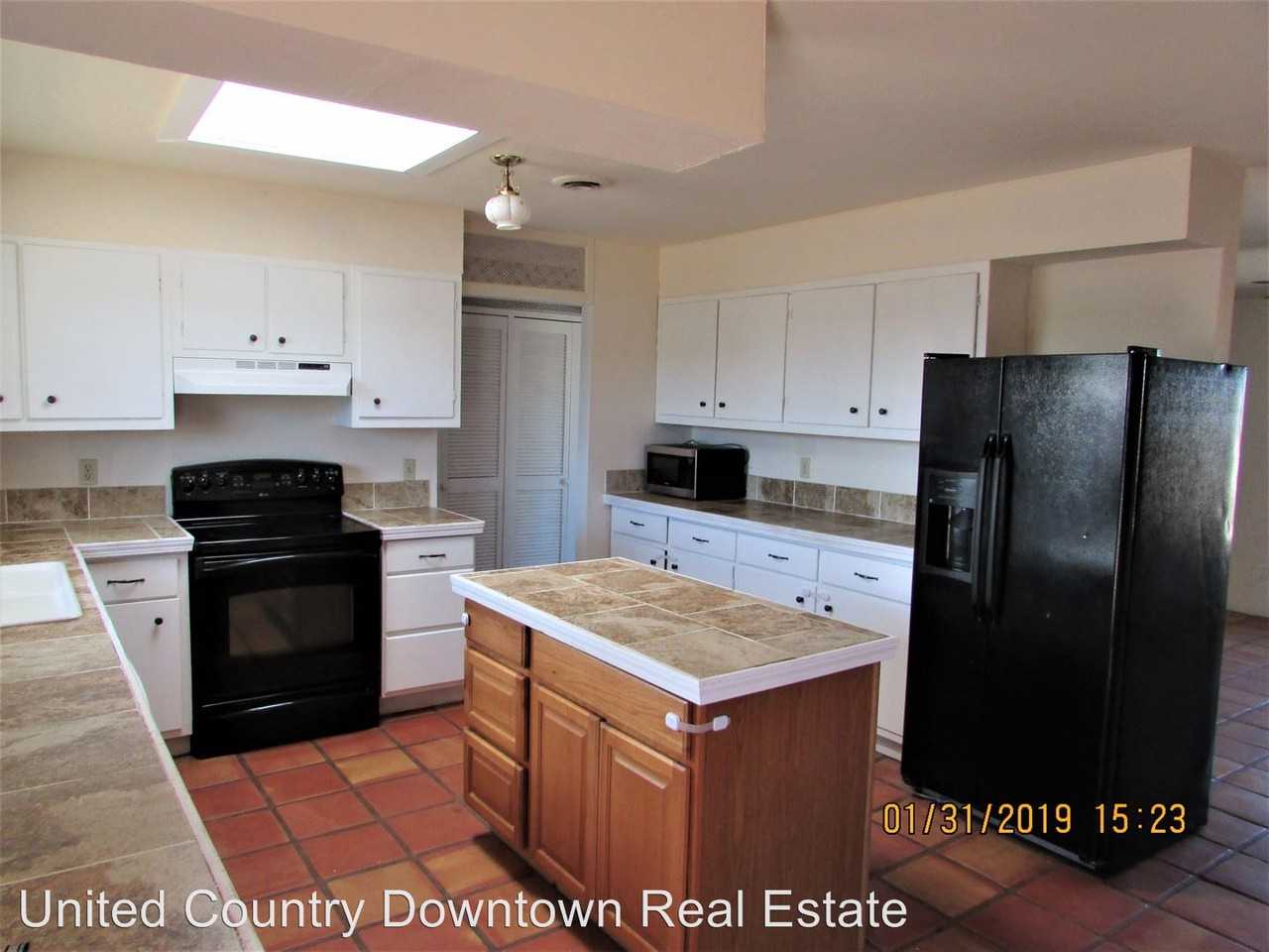 6560 Columbus Rd - Photo 3 of 14