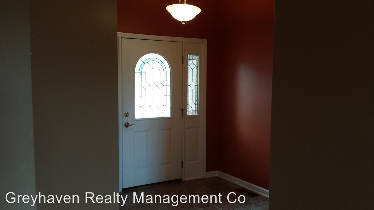 9732 Shoreline Heights Dr - Photo 2 of 15