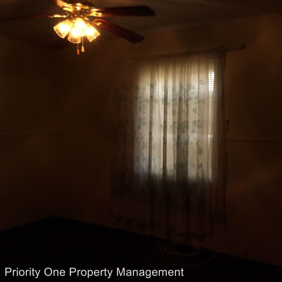 801 N Mesa St - Photo 3 of 4