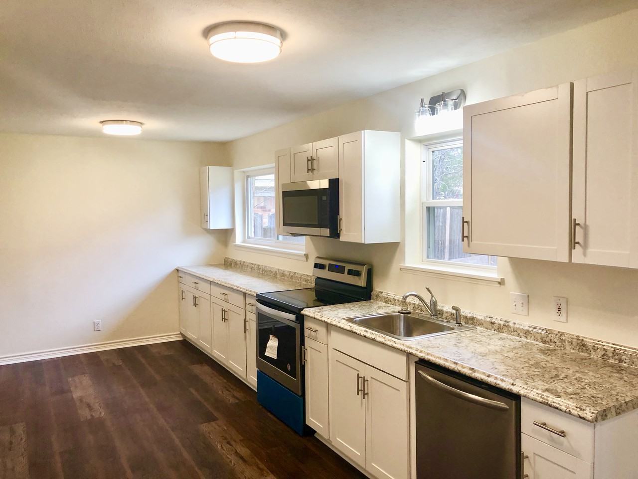 2005 Charleston Drive - Photo 2 of 17