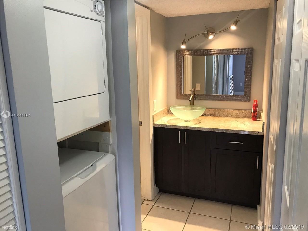 1121 SW 122nd Ave - Photo 2 of 7
