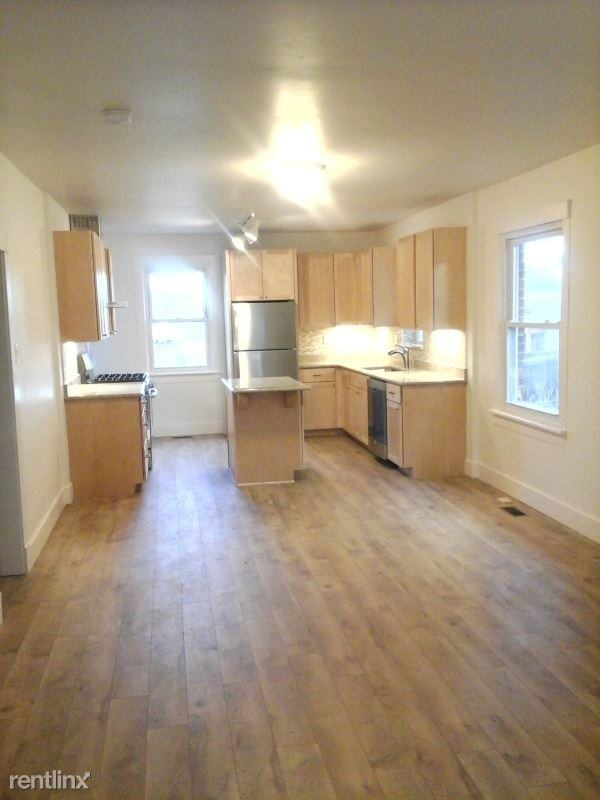 2430 Vine St - Photo 2 of 8