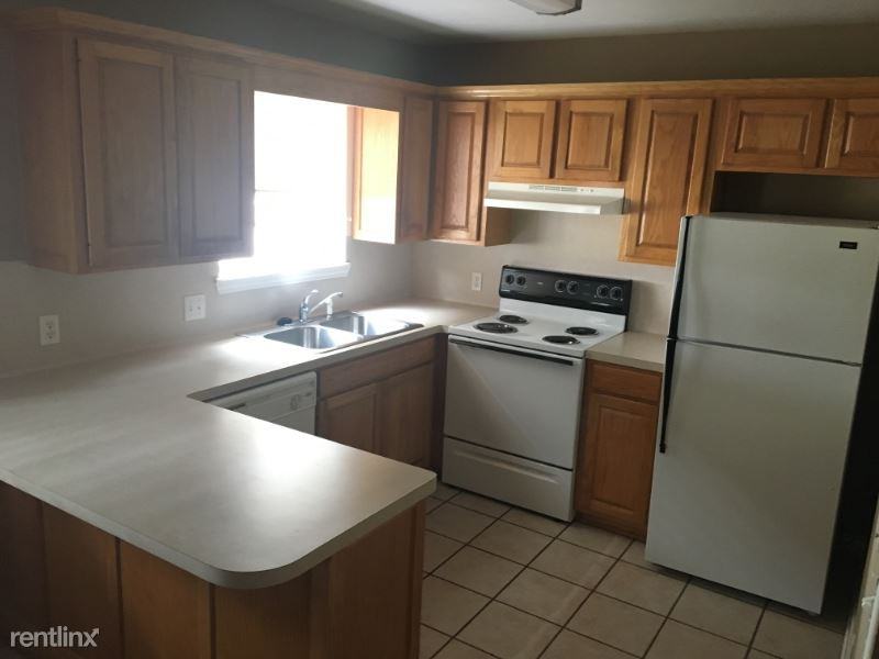 895 Hill St - Photo 2 of 11