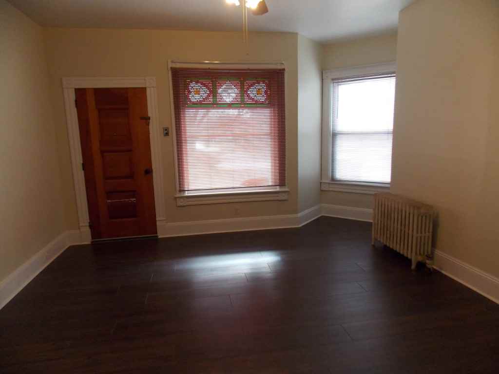 906 Wyoming Ave - Photo 2 of 14