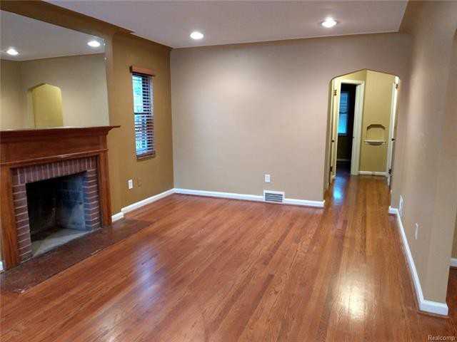 22553 Cobb Street - Photo 3 of 32