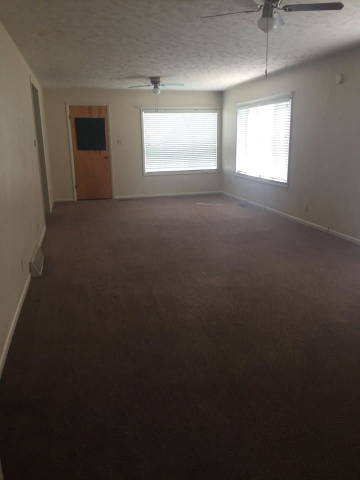 220 S Ash St - Photo 3 of 10