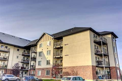 Montrose Manor - Photo 2 of 23