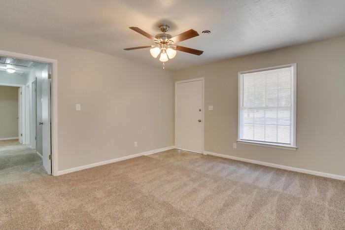 2309 Sumac Dr - Photo 2 of 12