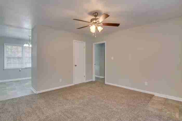 2309 Sumac Dr - Photo 3 of 12