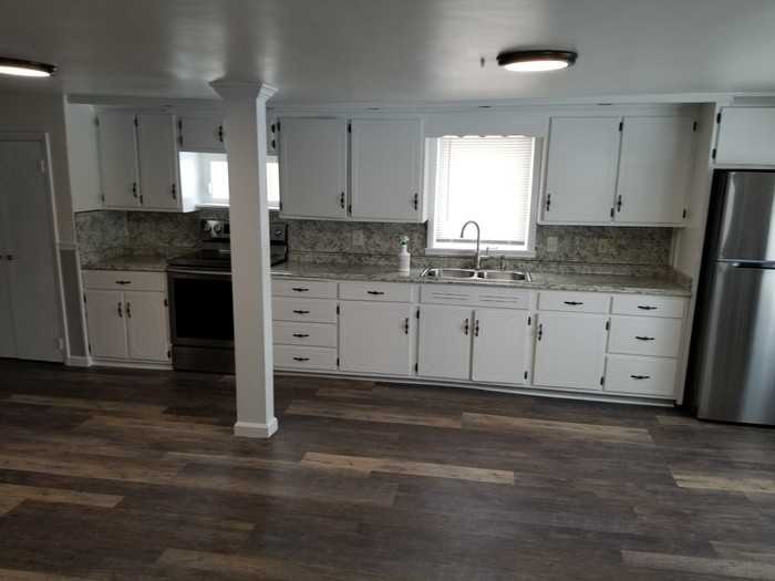 1411 W Kings Hwy - Photo 3 of 17