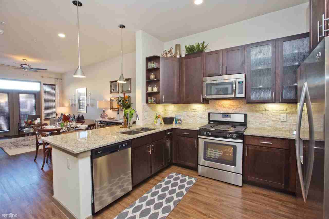 1440 Lake Woodlands Dr - Photo 2 of 7