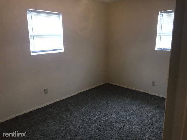 1103 Twiggs St - Photo 3 of 5