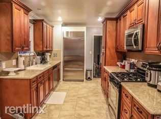 635 Sidney Ave - Photo 3 of 10